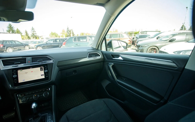 Volkswagen Tiguan cena 124900 przebieg: 200000, rok produkcji 2020 z Gostynin małe 781
